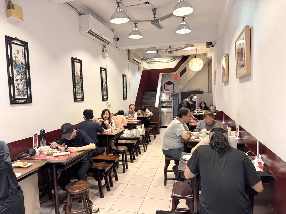【富鼎旺豬腳中正店】台中米其林必比登推薦豬腳名店,滷肉飯必吃,晚來腿庫就賣完! @猴屁的異想世界 【富鼎旺豬腳中正店】台中米其林必比登推薦豬腳名店,滷肉飯必吃,晚來腿庫就賣完! @猴屁的異想世界
