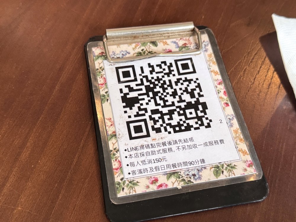 【Mook木可餐行】台中復古老宅人氣餐廳，脆皮豬肉、龍蝦早午餐必吃，寵物友善，西屯早午餐推薦 @猴屁的異想世界