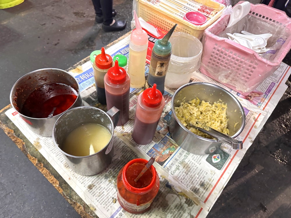 【烏龍路邊攤】在地人激推深夜食堂,蚵仔麵+黑白切滷味必吃,營業到凌晨3點,台中西屯宵夜推薦 @猴屁的異想世界 【烏龍路邊攤】在地人激推深夜食堂,蚵仔麵+黑白切滷味必吃,營業到凌晨3點,台中西屯宵夜推薦 @猴屁的異想世界