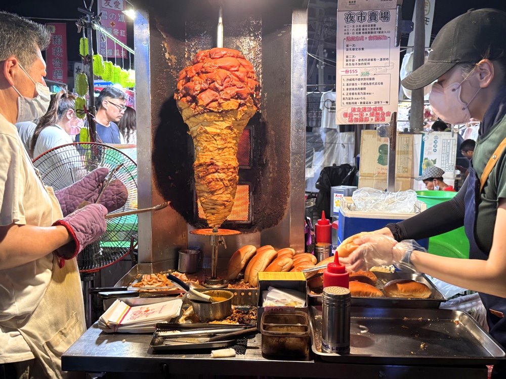 【速立邁沙威瑪】台南武聖夜市美食推薦,在地人從小吃到大的超人氣排隊沙威瑪 @猴屁的異想世界 【速立邁沙威瑪】台南武聖夜市美食推薦,在地人從小吃到大的超人氣排隊沙威瑪 @猴屁的異想世界