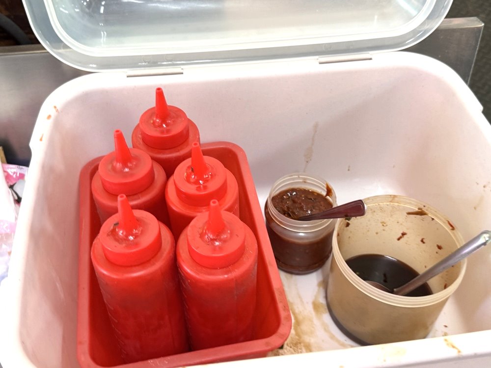 【集瀧塘豆漿】水湳市場超人氣排隊早餐店，爆汁鮮肉包、韭菜水煎包必吃，台中北屯早餐推薦 @猴屁的異想世界