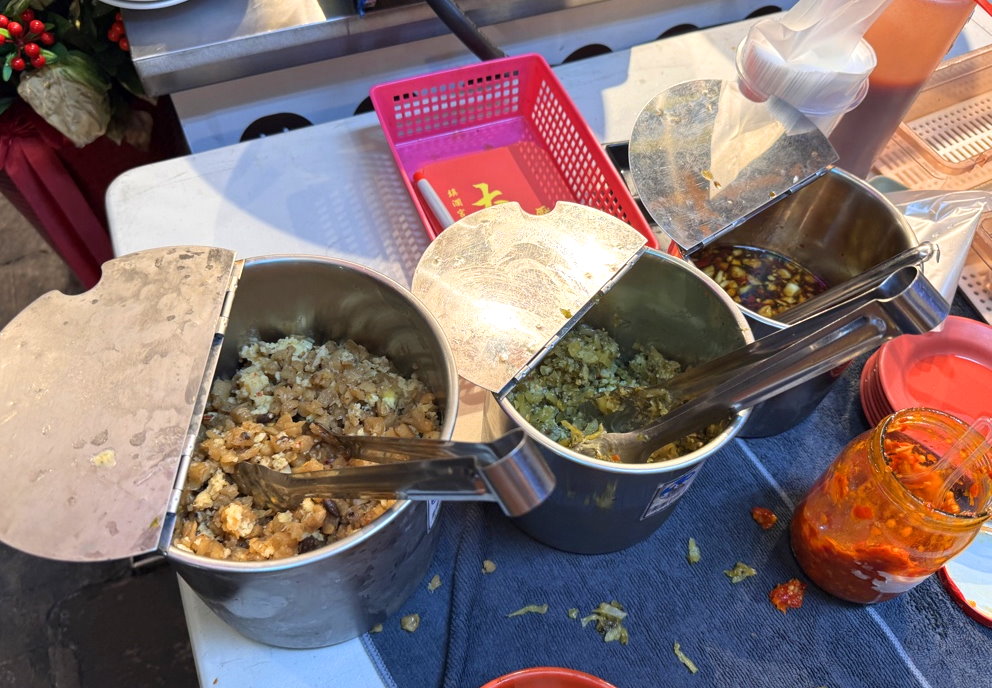 58宵夜早餐|台中深夜美食推薦,黃昏市場旁超人氣排隊名店,腿庫飯+半熟蛋炒麵必吃 @猴屁的異想世界 58宵夜早餐|台中深夜美食推薦,黃昏市場旁超人氣排隊名店,腿庫飯+半熟蛋炒麵必吃 @猴屁的異想世界