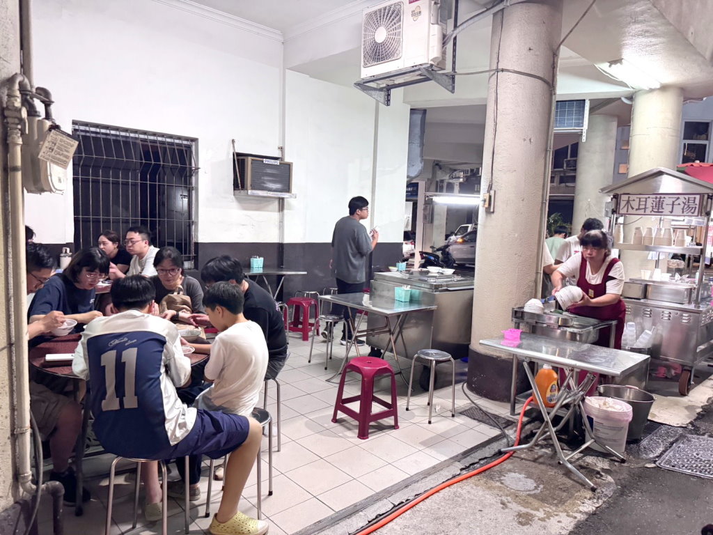 【阿斗伯冷凍芋】第二市場超人氣排隊宵夜,冷凍芋+烤土司必吃,台中成功路美食推薦 @猴屁的異想世界 【阿斗伯冷凍芋】第二市場超人氣排隊宵夜,冷凍芋+烤土司必吃,台中成功路美食推薦 @猴屁的異想世界