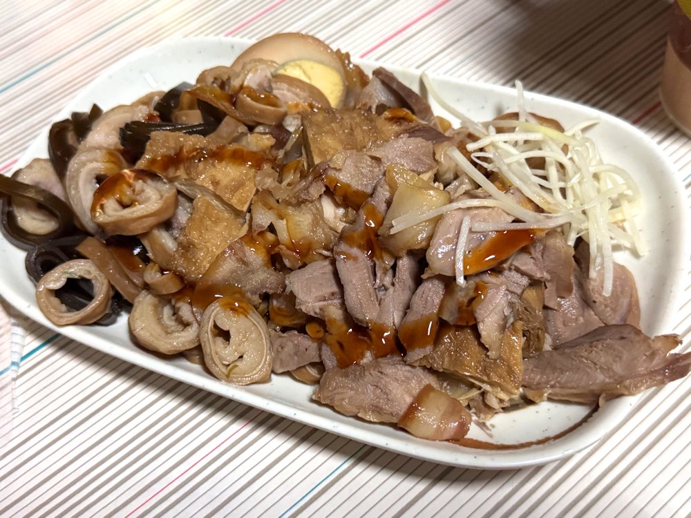 【烏龍路邊攤】在地人激推深夜食堂,蚵仔麵+黑白切滷味必吃,營業到凌晨3點,台中西屯宵夜推薦 @猴屁的異想世界 【烏龍路邊攤】在地人激推深夜食堂,蚵仔麵+黑白切滷味必吃,營業到凌晨3點,台中西屯宵夜推薦 @猴屁的異想世界