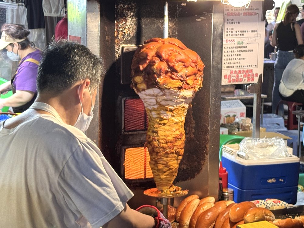 【速立邁沙威瑪】台南武聖夜市美食推薦,在地人從小吃到大的超人氣排隊沙威瑪 @猴屁的異想世界 【速立邁沙威瑪】台南武聖夜市美食推薦,在地人從小吃到大的超人氣排隊沙威瑪 @猴屁的異想世界