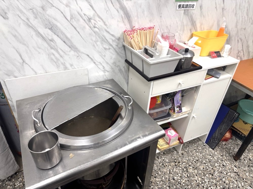【鴻興燒臘便當】永興街超人氣排隊名店,脆皮燒鴨+蜜汁叉燒超滿足,台中北區美食推薦 @猴屁的異想世界 【鴻興燒臘便當】永興街超人氣排隊名店,脆皮燒鴨+蜜汁叉燒超滿足,台中北區美食推薦 @猴屁的異想世界