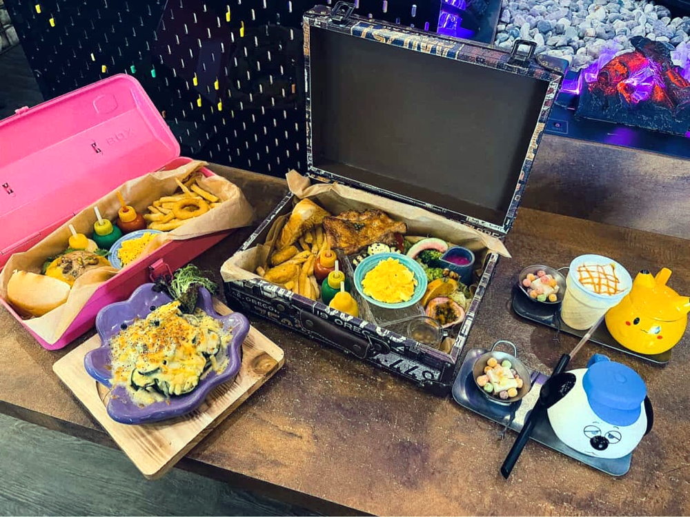 【TankQ cafe&Bar忠孝敦化店】東區超人氣主題餐廳,行李箱早午餐太浮誇,卡通杯飲料萌翻天 @猴屁的異想世界 【TankQ cafe&Bar忠孝敦化店】東區超人氣主題餐廳,行李箱早午餐太浮誇,卡通杯飲料萌翻天 @猴屁的異想世界