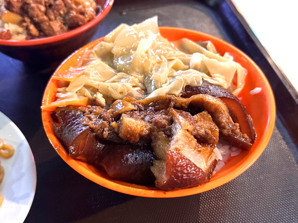 58宵夜早餐|台中深夜美食推薦,黃昏市場旁超人氣排隊名店,腿庫飯+半熟蛋炒麵必吃 @猴屁的異想世界 58宵夜早餐|台中深夜美食推薦,黃昏市場旁超人氣排隊名店,腿庫飯+半熟蛋炒麵必吃 @猴屁的異想世界