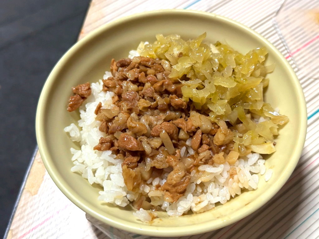 【烏龍路邊攤】在地人激推深夜食堂,蚵仔麵+黑白切滷味必吃,營業到凌晨3點,台中西屯宵夜推薦 @猴屁的異想世界 【烏龍路邊攤】在地人激推深夜食堂,蚵仔麵+黑白切滷味必吃,營業到凌晨3點,台中西屯宵夜推薦 @猴屁的異想世界