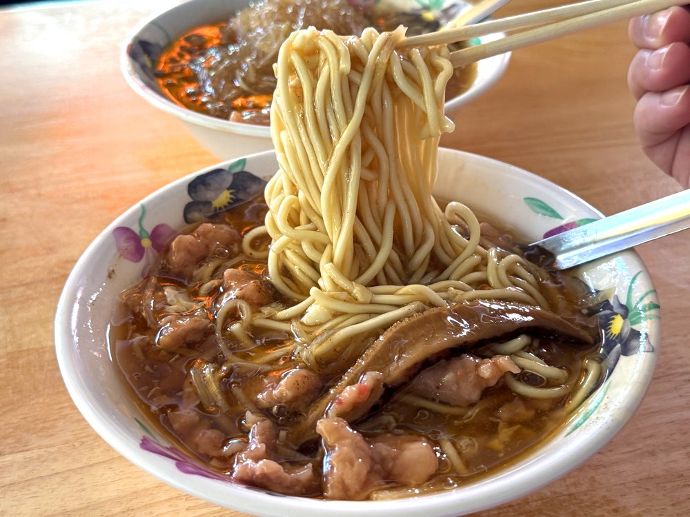 【新港香菇肉羹】台中超人氣排隊小吃,扎實肉羹+濃郁香菇香氣只要60元,水湳市場美食推薦 @猴屁的異想世界 【新港香菇肉羹】台中超人氣排隊小吃,扎實肉羹+濃郁香菇香氣只要60元,水湳市場美食推薦 @猴屁的異想世界