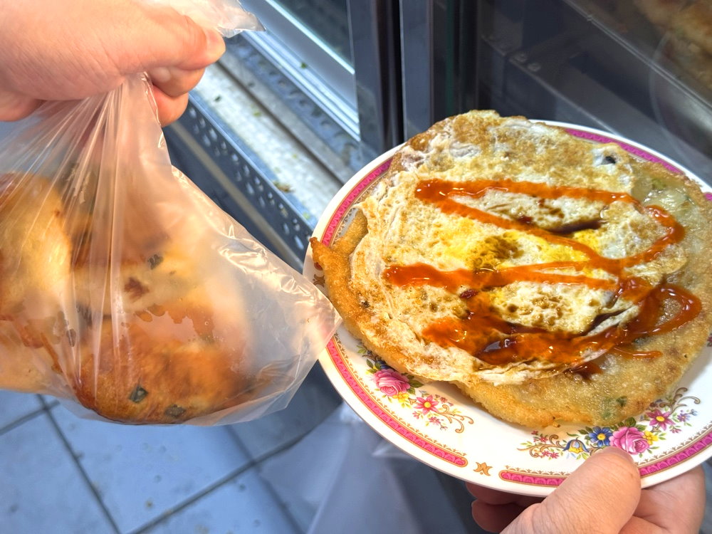 【集瀧塘豆漿】水湳市場超人氣排隊早餐店，爆汁鮮肉包、韭菜水煎包必吃，台中北屯早餐推薦 @猴屁的異想世界