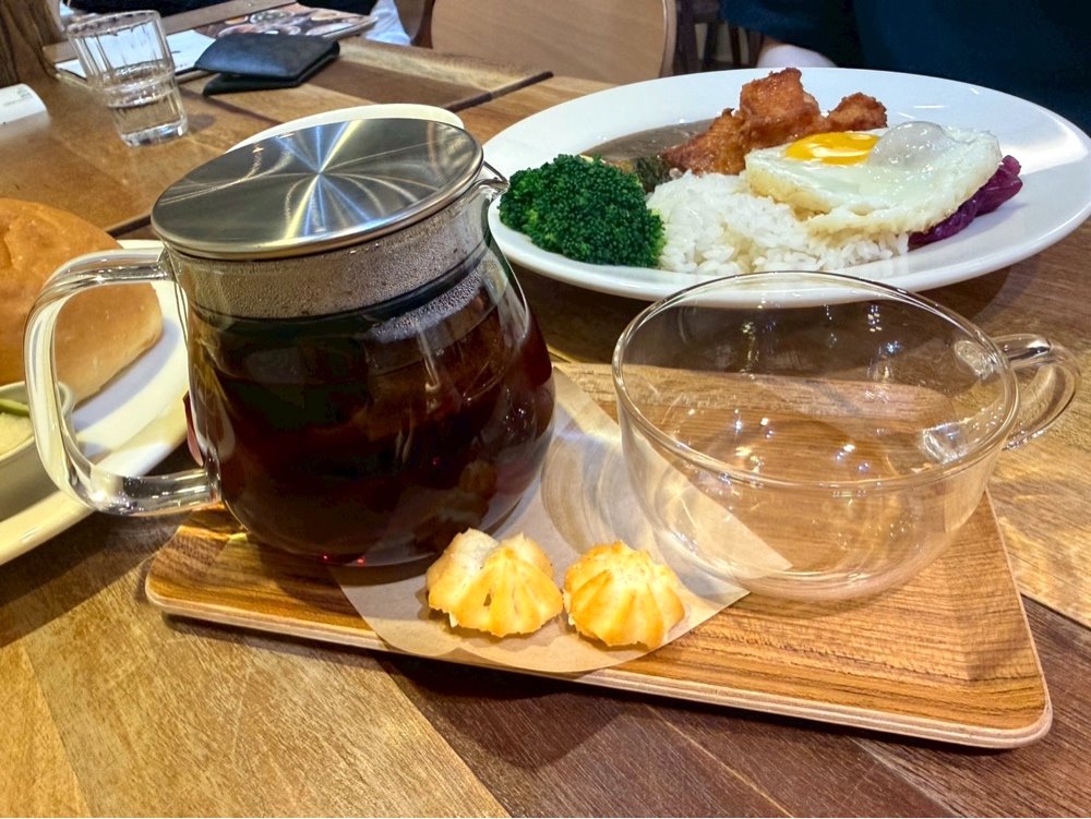 【田樂公正小巷店】台中老宅人氣早午餐，手打牛肉堡＋唐揚雞咖哩飯必吃，西區美食推薦 @猴屁的異想世界