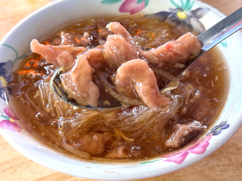 【新港香菇肉羹】台中超人氣排隊小吃,扎實肉羹+濃郁香菇香氣只要60元,水湳市場美食推薦 @猴屁的異想世界 【新港香菇肉羹】台中超人氣排隊小吃,扎實肉羹+濃郁香菇香氣只要60元,水湳市場美食推薦 @猴屁的異想世界