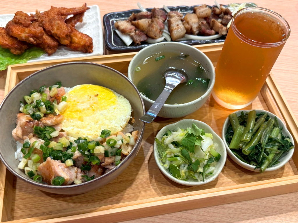 【奕口涵麵】台中深夜美食,現點現做鐵板定食專賣,爆蔥嫩雞、焦香鹹豬肉必吃,南屯宵夜推薦 @猴屁的異想世界 【奕口涵麵】台中深夜美食,現點現做鐵板定食專賣,爆蔥嫩雞、焦香鹹豬肉必吃,南屯宵夜推薦 @猴屁的異想世界