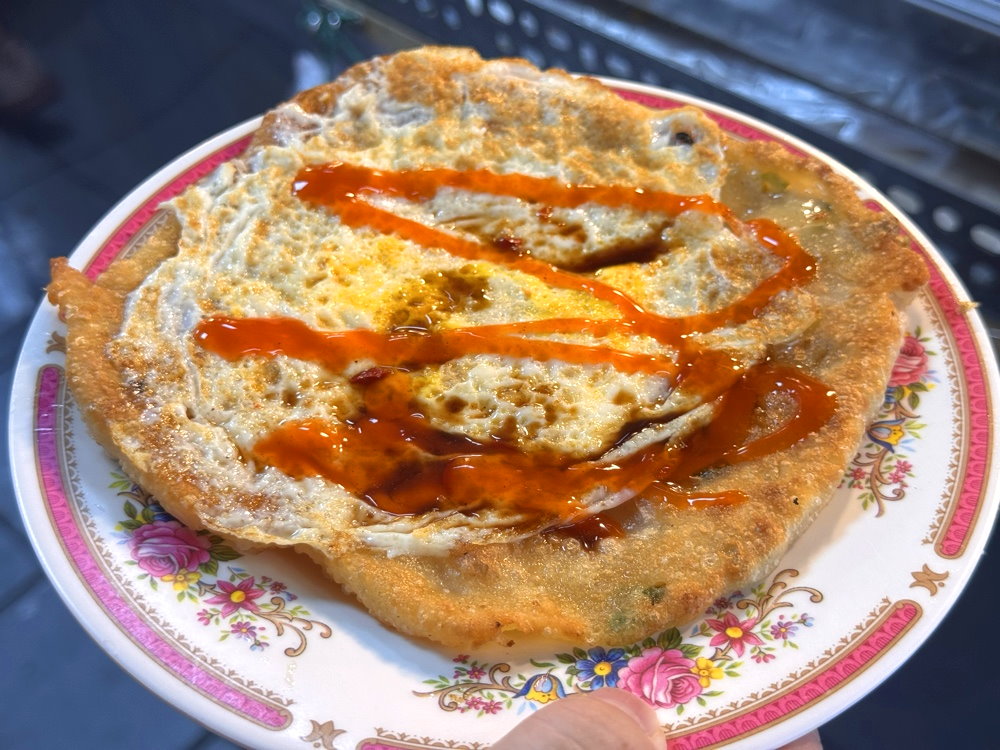【集瀧塘豆漿】水湳市場超人氣排隊早餐店，爆汁鮮肉包、韭菜水煎包必吃，台中北屯早餐推薦 @猴屁的異想世界