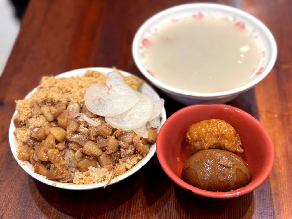 【落成米糕】台南美食推薦,赤崁樓旁米其林推薦老店,40年古早味米糕必吃 @猴屁的異想世界 【落成米糕】台南美食推薦,赤崁樓旁米其林推薦老店,40年古早味米糕必吃 @猴屁的異想世界
