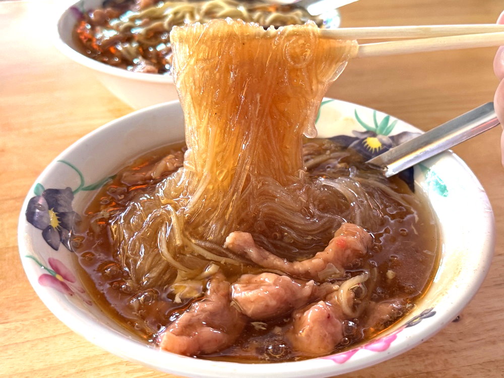【新港香菇肉羹】台中超人氣排隊小吃,扎實肉羹+濃郁香菇香氣只要60元,水湳市場美食推薦 @猴屁的異想世界 【新港香菇肉羹】台中超人氣排隊小吃,扎實肉羹+濃郁香菇香氣只要60元,水湳市場美食推薦 @猴屁的異想世界