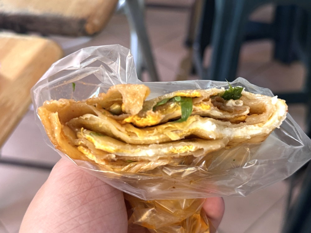 【漆蛋餅】台中水湳市場美食推薦,40年老字號手工粉漿蛋餅,泡菜蛋餅+炙燒雙起司必吃 @猴屁的異想世界 【漆蛋餅】台中水湳市場美食推薦,40年老字號手工粉漿蛋餅,泡菜蛋餅+炙燒雙起司必吃 @猴屁的異想世界