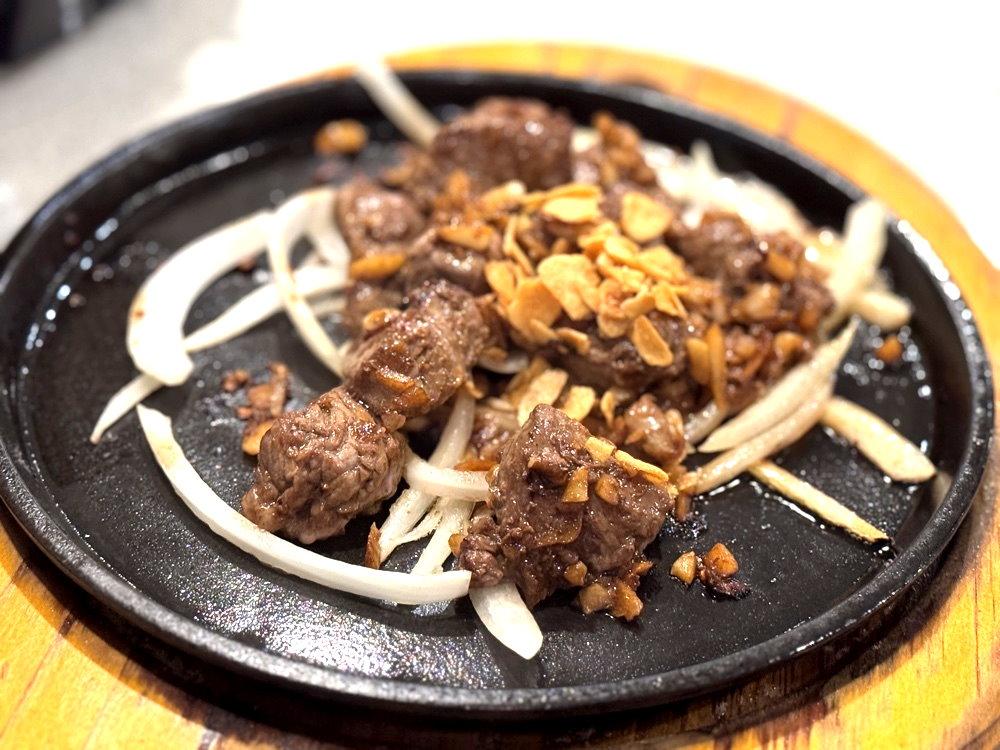 【這隻雞全席美食】超人氣中式料理餐廳，必吃脆皮雞、鐵板菲力牛，台中烏日美食推薦 @猴屁的異想世界