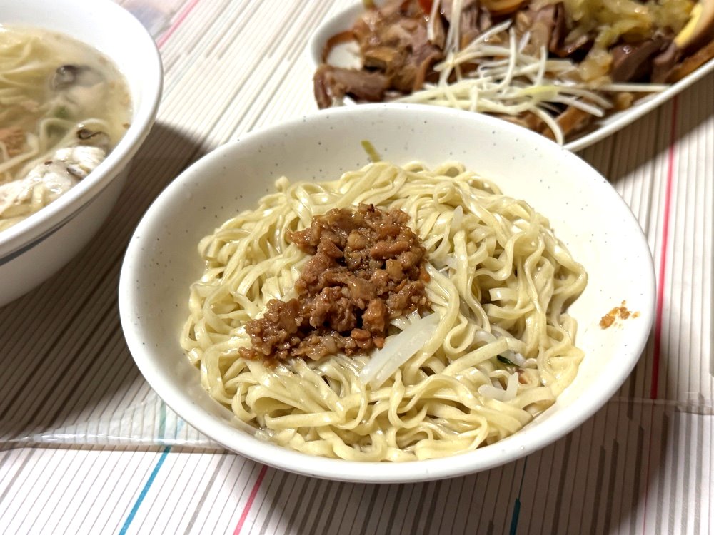 【烏龍路邊攤】在地人激推深夜食堂,蚵仔麵+黑白切滷味必吃,營業到凌晨3點,台中西屯宵夜推薦 @猴屁的異想世界 【烏龍路邊攤】在地人激推深夜食堂,蚵仔麵+黑白切滷味必吃,營業到凌晨3點,台中西屯宵夜推薦 @猴屁的異想世界
