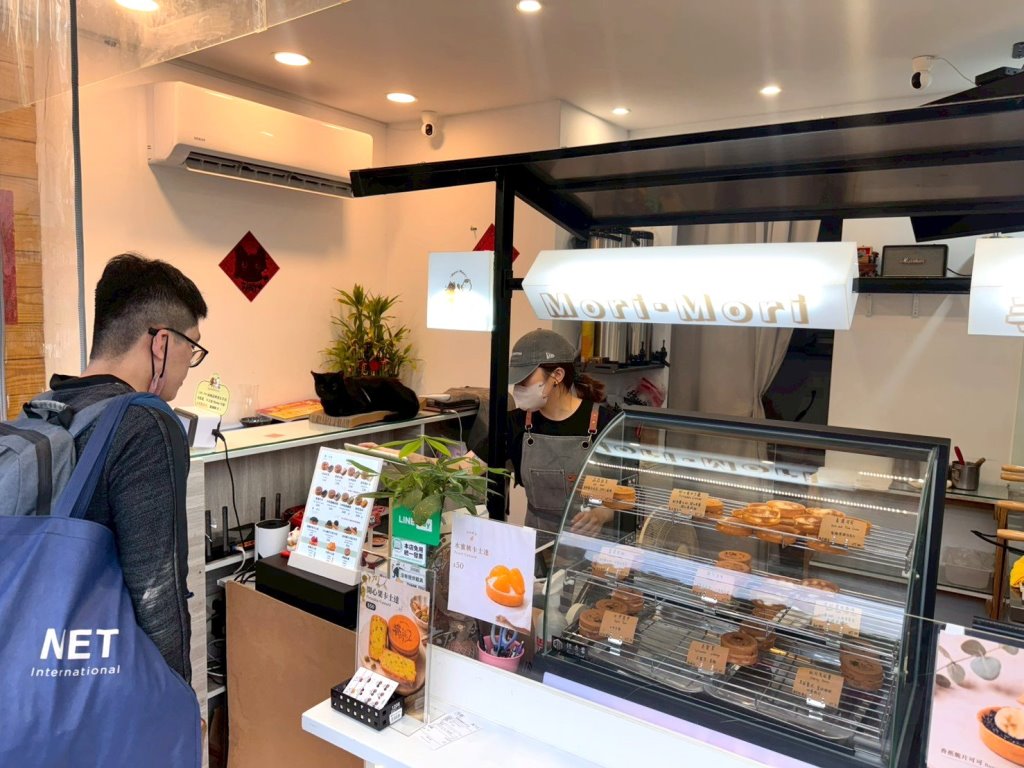 【森森車輪餅手作坊】台中逢甲車輪餅推薦!爆餡冰心卡士達、鹹甜口味超過10種,還有超萌店貓 @猴屁的異想世界 【森森車輪餅手作坊】台中逢甲車輪餅推薦!爆餡冰心卡士達、鹹甜口味超過10種,還有超萌店貓 @猴屁的異想世界