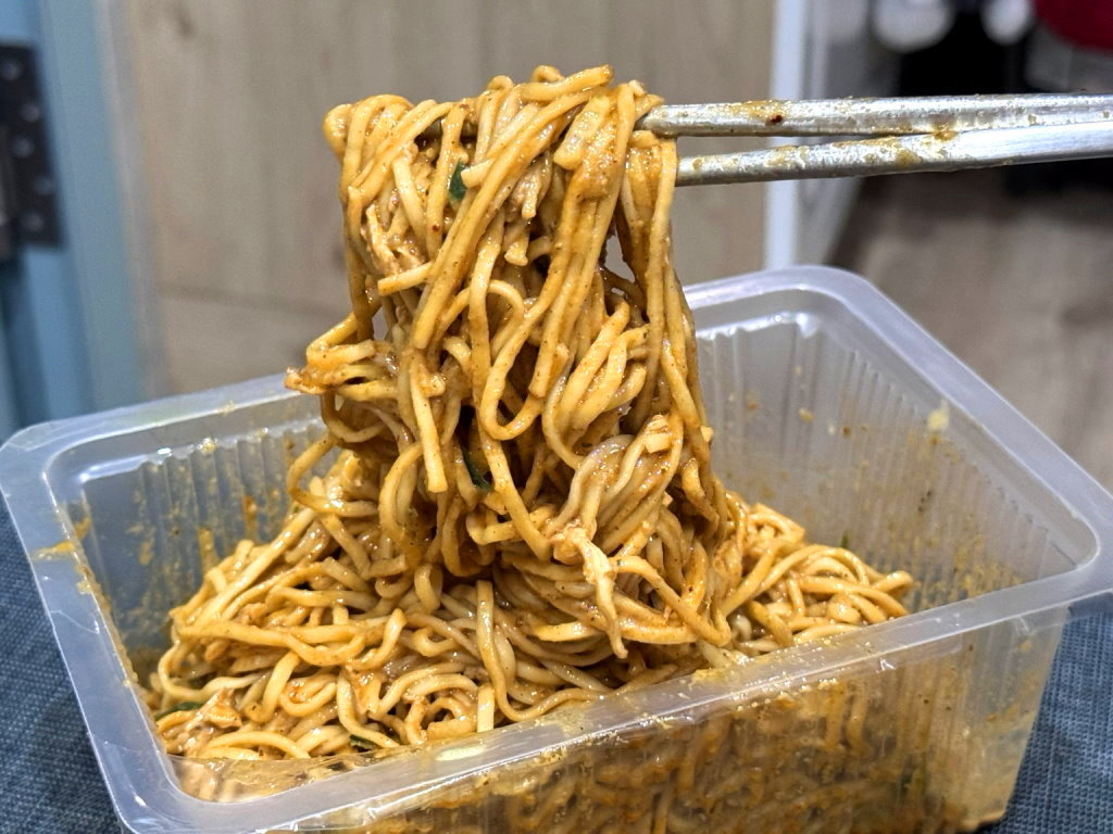 【何家吉祥涼麵】台中超強涼麵,招牌堅果麻醬涼麵必點!每日售完為止,生意超好大排隊,台中北屯美食| @猴屁的異想世界 【何家吉祥涼麵】台中超強涼麵,招牌堅果麻醬涼麵必點!每日售完為止,生意超好大排隊,台中北屯美食| @猴屁的異想世界