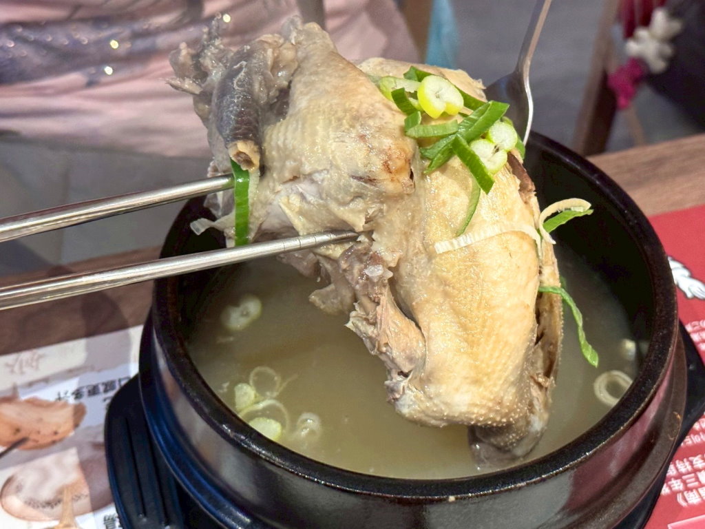 【百年土種蔘雞湯台中文心店】韓國米其林推薦蔘雞湯插旗台中!炸雞、海鮮煎餅必點,平日午餐85折超划算 @猴屁的異想世界 【百年土種蔘雞湯台中文心店】韓國米其林推薦蔘雞湯插旗台中!炸雞、海鮮煎餅必點,平日午餐85折超划算 @猴屁的異想世界
