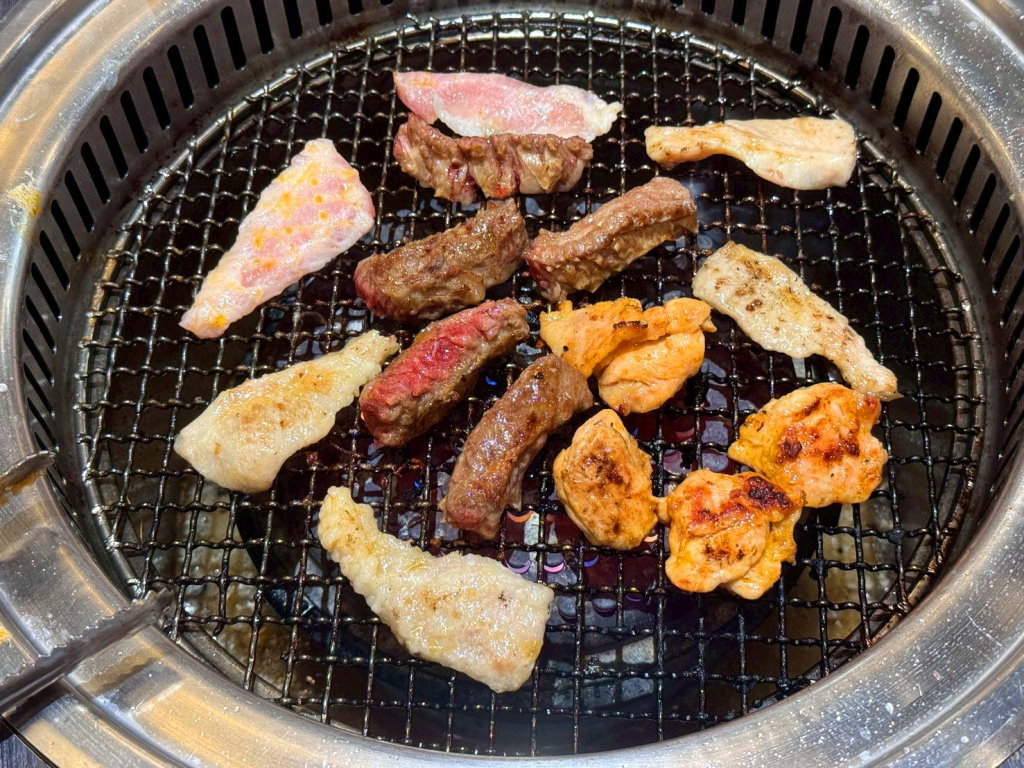 【HOME燒肉逢甲店】台中燒肉吃到飽推薦!888元爽吃80種食材、牛舌、哈根達斯冰淇淋無限享用 @猴屁的異想世界 【HOME燒肉逢甲店】台中燒肉吃到飽推薦!888元爽吃80種食材、牛舌、哈根達斯冰淇淋無限享用 @猴屁的異想世界