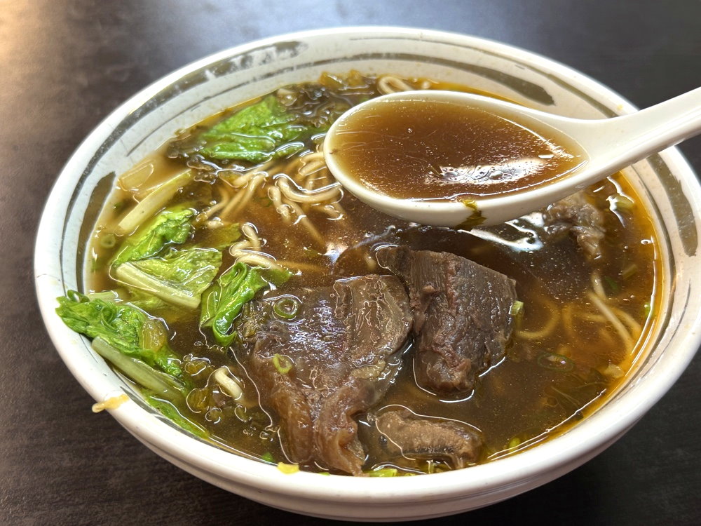 【洄味牛肉麵西屯店】逢甲必吃牛肉麵推薦,食尚玩家推薦,厚切牛肉塊+獨門辣牛油超銷魂! @猴屁的異想世界 【洄味牛肉麵西屯店】逢甲必吃牛肉麵推薦,食尚玩家推薦,厚切牛肉塊+獨門辣牛油超銷魂! @猴屁的異想世界