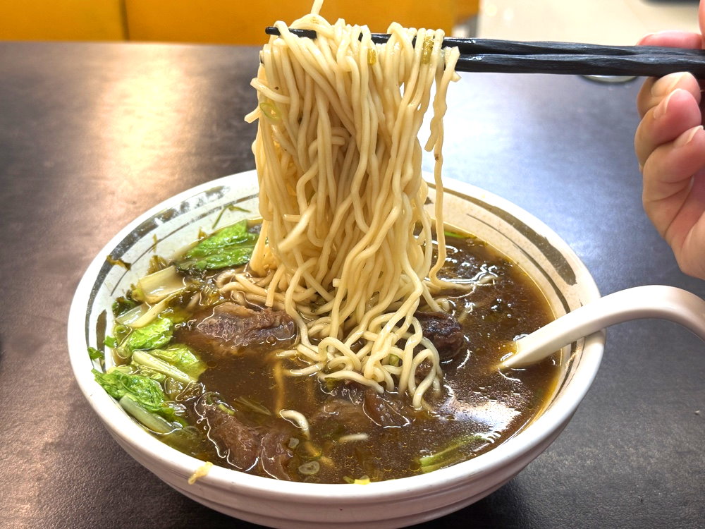 【洄味牛肉麵西屯店】逢甲必吃牛肉麵推薦,食尚玩家推薦,厚切牛肉塊+獨門辣牛油超銷魂! @猴屁的異想世界 【洄味牛肉麵西屯店】逢甲必吃牛肉麵推薦,食尚玩家推薦,厚切牛肉塊+獨門辣牛油超銷魂! @猴屁的異想世界