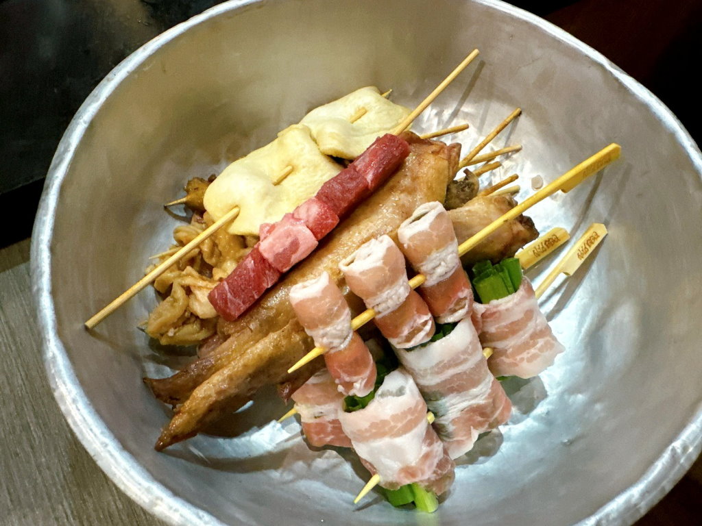 【路邊烤肉台中精誠店】台中串燒推薦,60種炭烤串燒26元起,西區宵夜聚餐必吃 @猴屁的異想世界 【路邊烤肉台中精誠店】台中串燒推薦,60種炭烤串燒26元起,西區宵夜聚餐必吃 @猴屁的異想世界