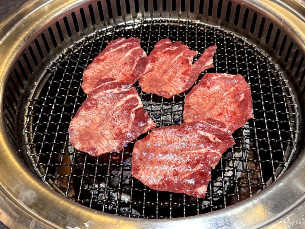 【HOME燒肉逢甲店】台中燒肉吃到飽推薦!888元爽吃80種食材、牛舌、哈根達斯冰淇淋無限享用 @猴屁的異想世界 【HOME燒肉逢甲店】台中燒肉吃到飽推薦!888元爽吃80種食材、牛舌、哈根達斯冰淇淋無限享用 @猴屁的異想世界