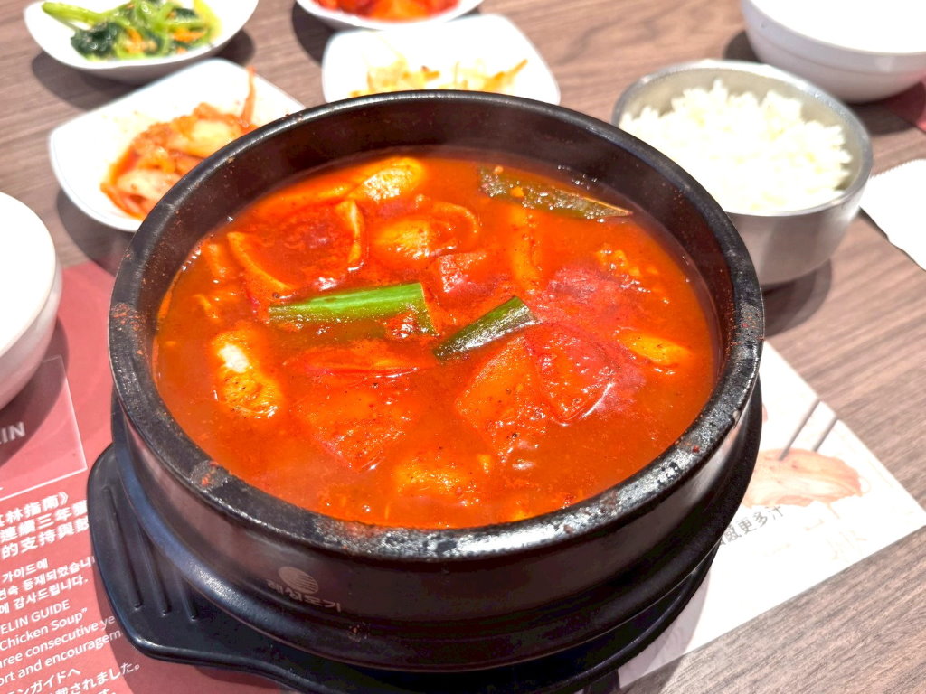 【百年土種蔘雞湯台中文心店】韓國米其林推薦蔘雞湯插旗台中!炸雞、海鮮煎餅必點,平日午餐85折超划算 @猴屁的異想世界 【百年土種蔘雞湯台中文心店】韓國米其林推薦蔘雞湯插旗台中!炸雞、海鮮煎餅必點,平日午餐85折超划算 @猴屁的異想世界