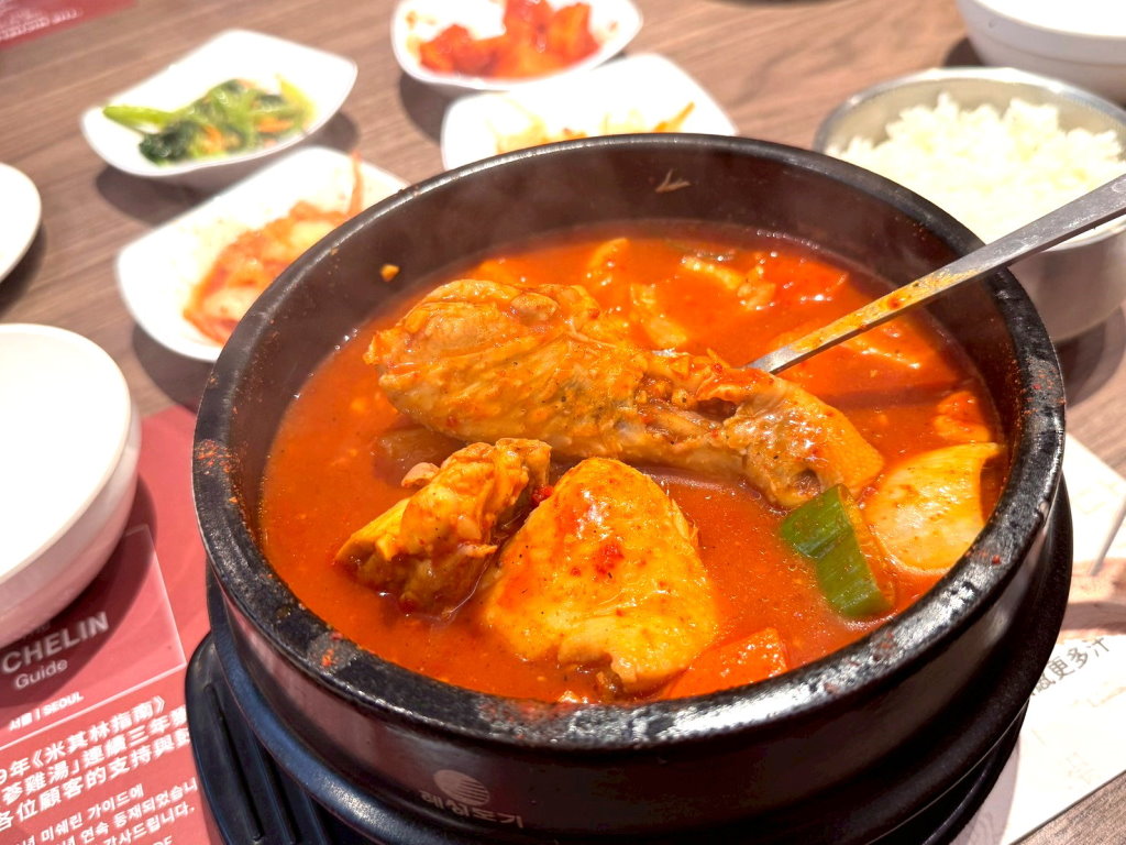 【百年土種蔘雞湯台中文心店】韓國米其林推薦蔘雞湯插旗台中!炸雞、海鮮煎餅必點,平日午餐85折超划算 @猴屁的異想世界 【百年土種蔘雞湯台中文心店】韓國米其林推薦蔘雞湯插旗台中!炸雞、海鮮煎餅必點,平日午餐85折超划算 @猴屁的異想世界