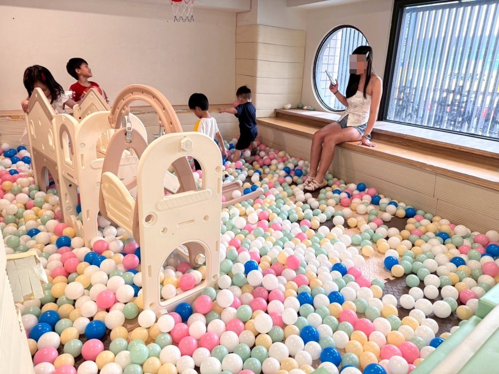 【米蘭廚房】台中親子餐廳,義大利麵、燉飯必吃,兒童自助吧99元吃到飽,球池、溜滑梯玩到不想回家! @猴屁的異想世界 【米蘭廚房】台中親子餐廳,義大利麵、燉飯必吃,兒童自助吧99元吃到飽,球池、溜滑梯玩到不想回家! @猴屁的異想世界