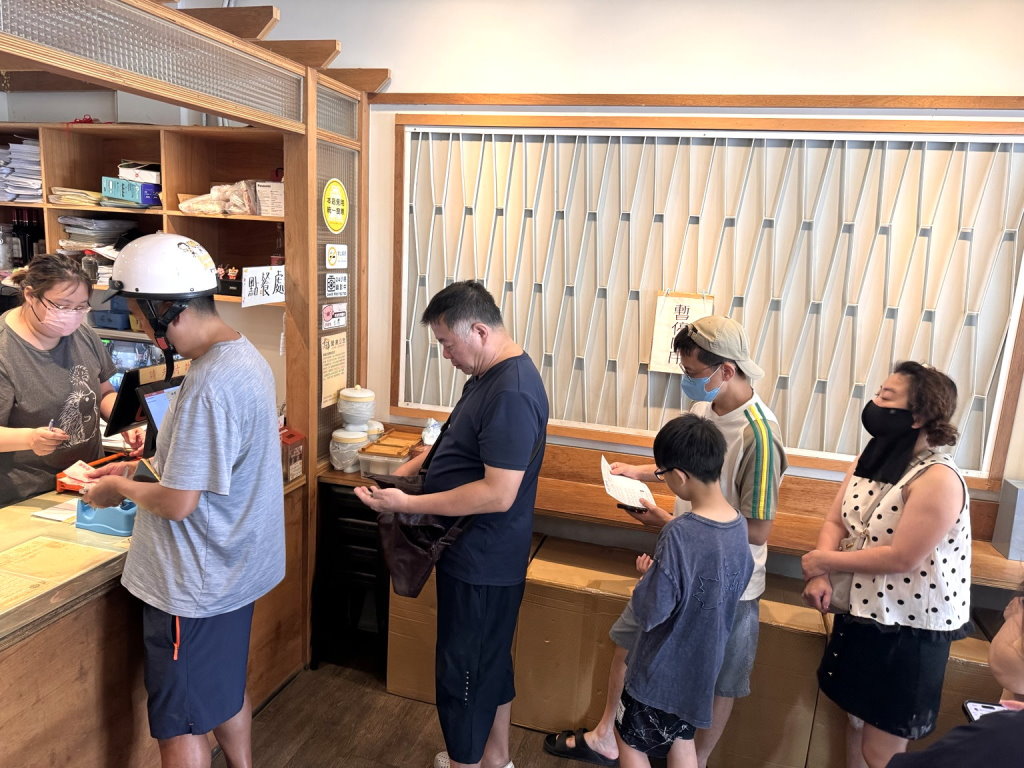 【何家吉祥涼麵】台中超強涼麵,招牌堅果麻醬涼麵必點!每日售完為止,生意超好大排隊,台中北屯美食| @猴屁的異想世界 【何家吉祥涼麵】台中超強涼麵,招牌堅果麻醬涼麵必點!每日售完為止,生意超好大排隊,台中北屯美食| @猴屁的異想世界