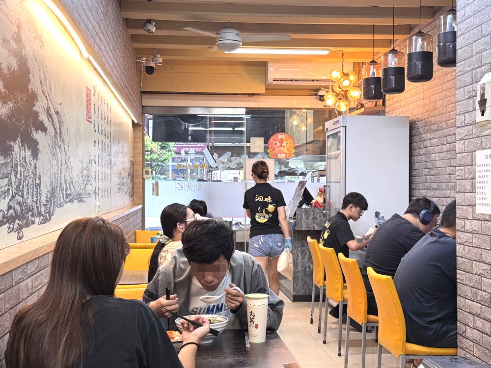 【洄味牛肉麵西屯店】逢甲必吃牛肉麵推薦,食尚玩家推薦,厚切牛肉塊+獨門辣牛油超銷魂! @猴屁的異想世界 【洄味牛肉麵西屯店】逢甲必吃牛肉麵推薦,食尚玩家推薦,厚切牛肉塊+獨門辣牛油超銷魂! @猴屁的異想世界