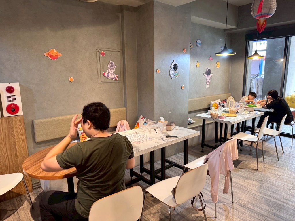 【米蘭廚房】台中親子餐廳,義大利麵、燉飯必吃,兒童自助吧99元吃到飽,球池、溜滑梯玩到不想回家! @猴屁的異想世界 【米蘭廚房】台中親子餐廳,義大利麵、燉飯必吃,兒童自助吧99元吃到飽,球池、溜滑梯玩到不想回家! @猴屁的異想世界