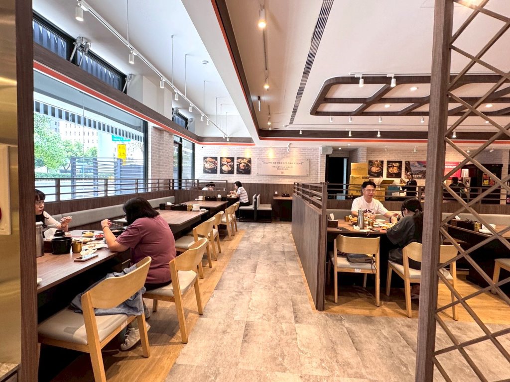 【百年土種蔘雞湯台中文心店】韓國米其林推薦蔘雞湯插旗台中!炸雞、海鮮煎餅必點,平日午餐85折超划算 @猴屁的異想世界 【百年土種蔘雞湯台中文心店】韓國米其林推薦蔘雞湯插旗台中!炸雞、海鮮煎餅必點,平日午餐85折超划算 @猴屁的異想世界