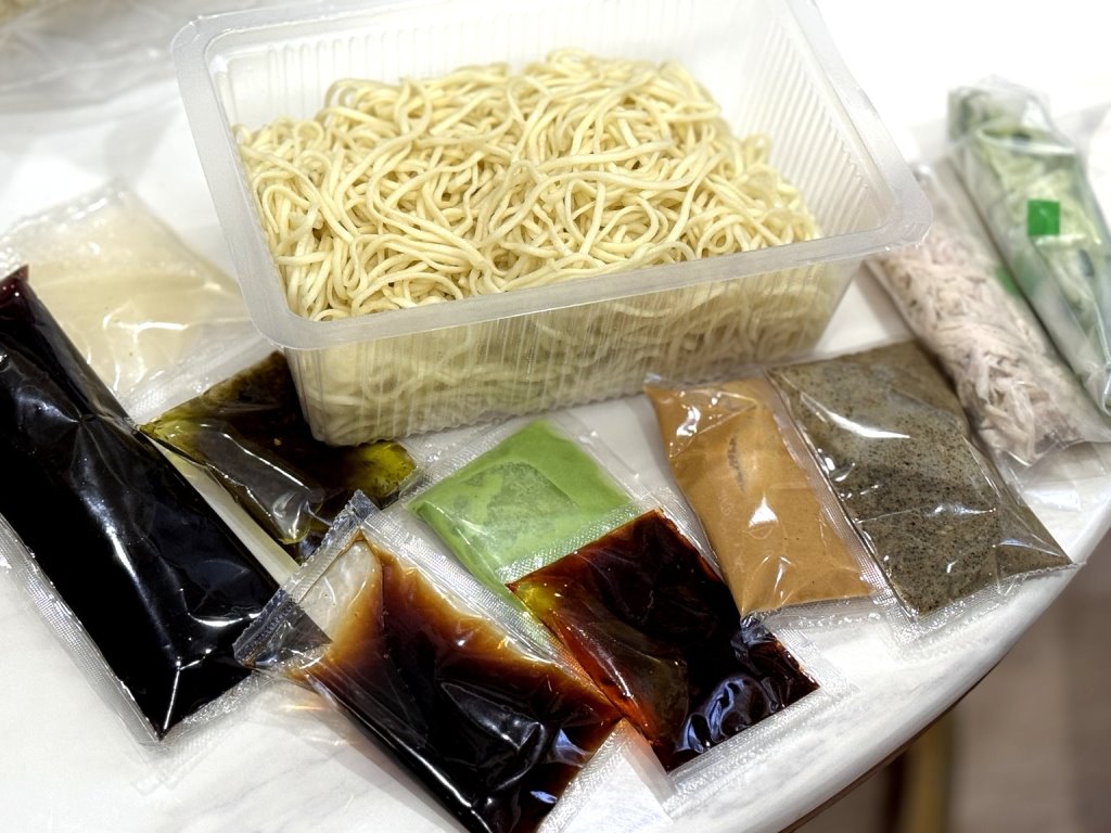 【何家吉祥涼麵】台中超強涼麵,招牌堅果麻醬涼麵必點!每日售完為止,生意超好大排隊,台中北屯美食| @猴屁的異想世界 【何家吉祥涼麵】台中超強涼麵,招牌堅果麻醬涼麵必點!每日售完為止,生意超好大排隊,台中北屯美食| @猴屁的異想世界