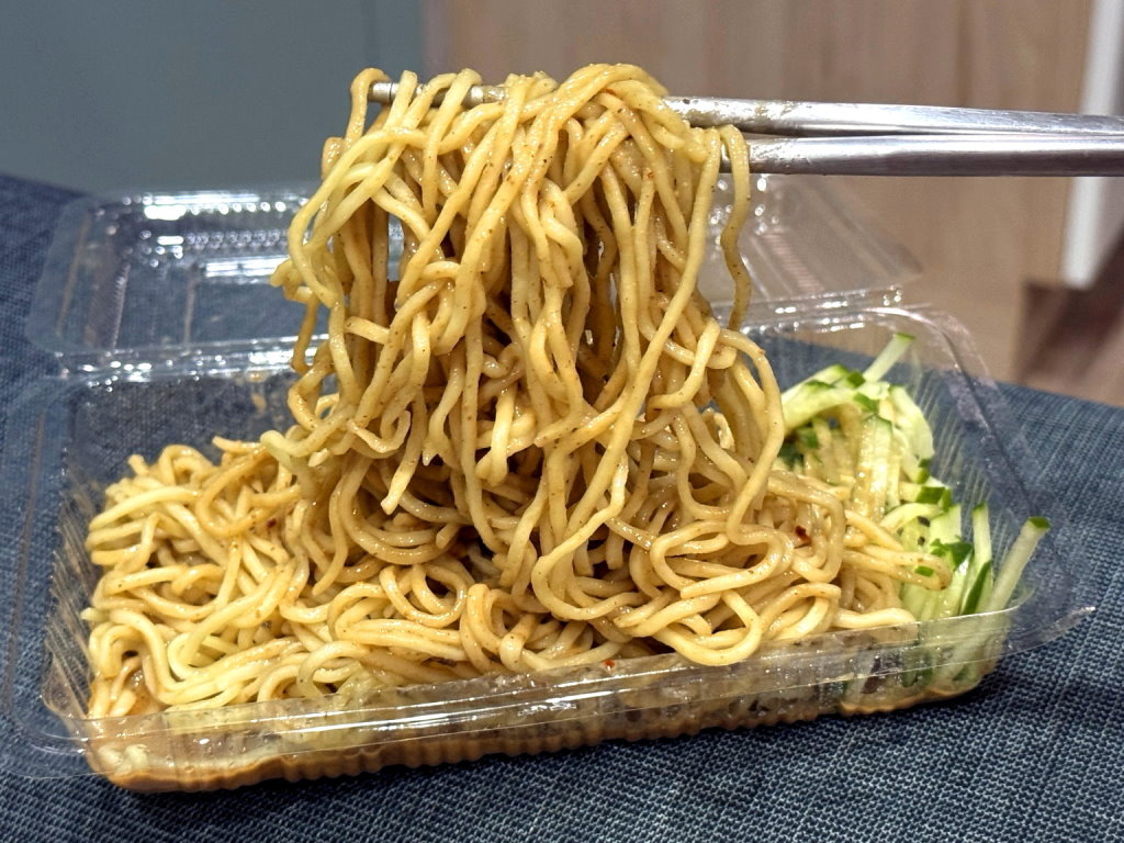 【西屯涼麵】台中麻辣涼麵只要60元,Q彈麵條香麻夠味,銅板價必吃,西屯美食推薦 @猴屁的異想世界 【西屯涼麵】台中麻辣涼麵只要60元,Q彈麵條香麻夠味,銅板價必吃,西屯美食推薦 @猴屁的異想世界