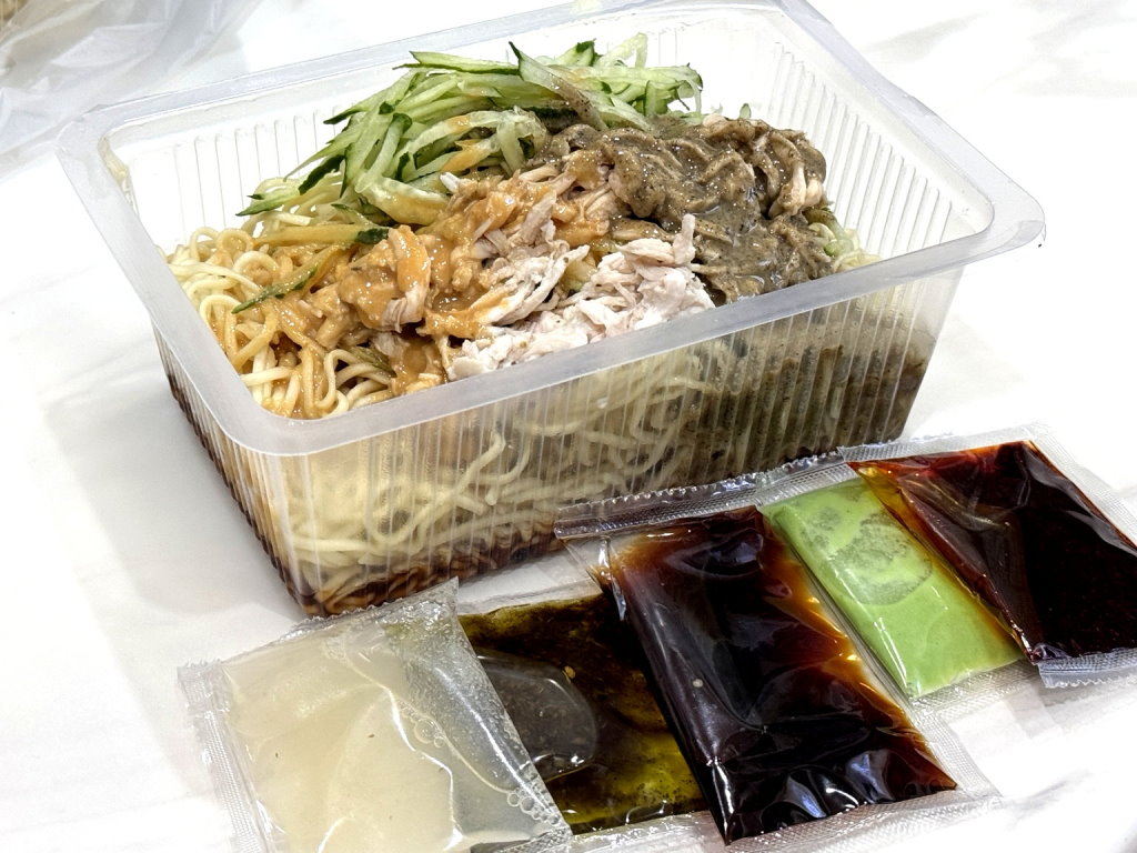 【何家吉祥涼麵】台中超強涼麵,招牌堅果麻醬涼麵必點!每日售完為止,生意超好大排隊,台中北屯美食| @猴屁的異想世界 【何家吉祥涼麵】台中超強涼麵,招牌堅果麻醬涼麵必點!每日售完為止,生意超好大排隊,台中北屯美食| @猴屁的異想世界