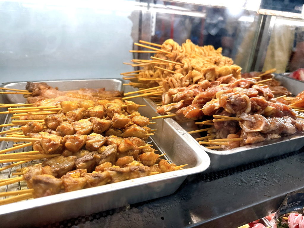 【路邊烤肉台中精誠店】台中串燒推薦,60種炭烤串燒26元起,西區宵夜聚餐必吃 @猴屁的異想世界 【路邊烤肉台中精誠店】台中串燒推薦,60種炭烤串燒26元起,西區宵夜聚餐必吃 @猴屁的異想世界