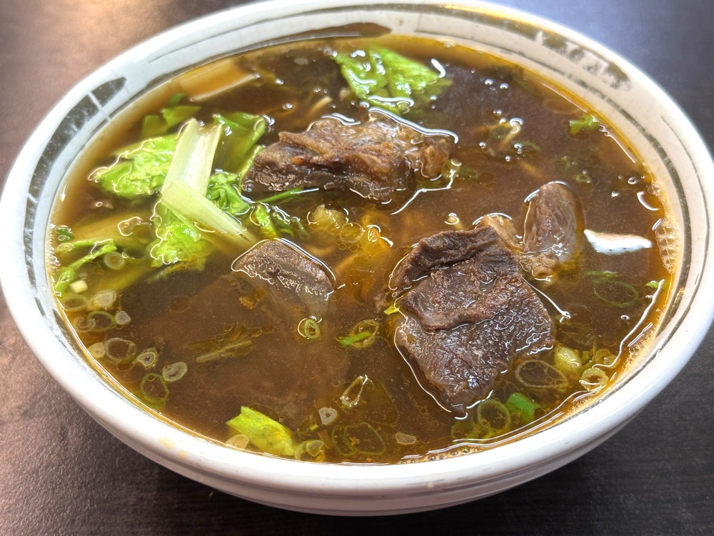 【洄味牛肉麵西屯店】逢甲必吃牛肉麵推薦,食尚玩家推薦,厚切牛肉塊+獨門辣牛油超銷魂! @猴屁的異想世界 【洄味牛肉麵西屯店】逢甲必吃牛肉麵推薦,食尚玩家推薦,厚切牛肉塊+獨門辣牛油超銷魂! @猴屁的異想世界