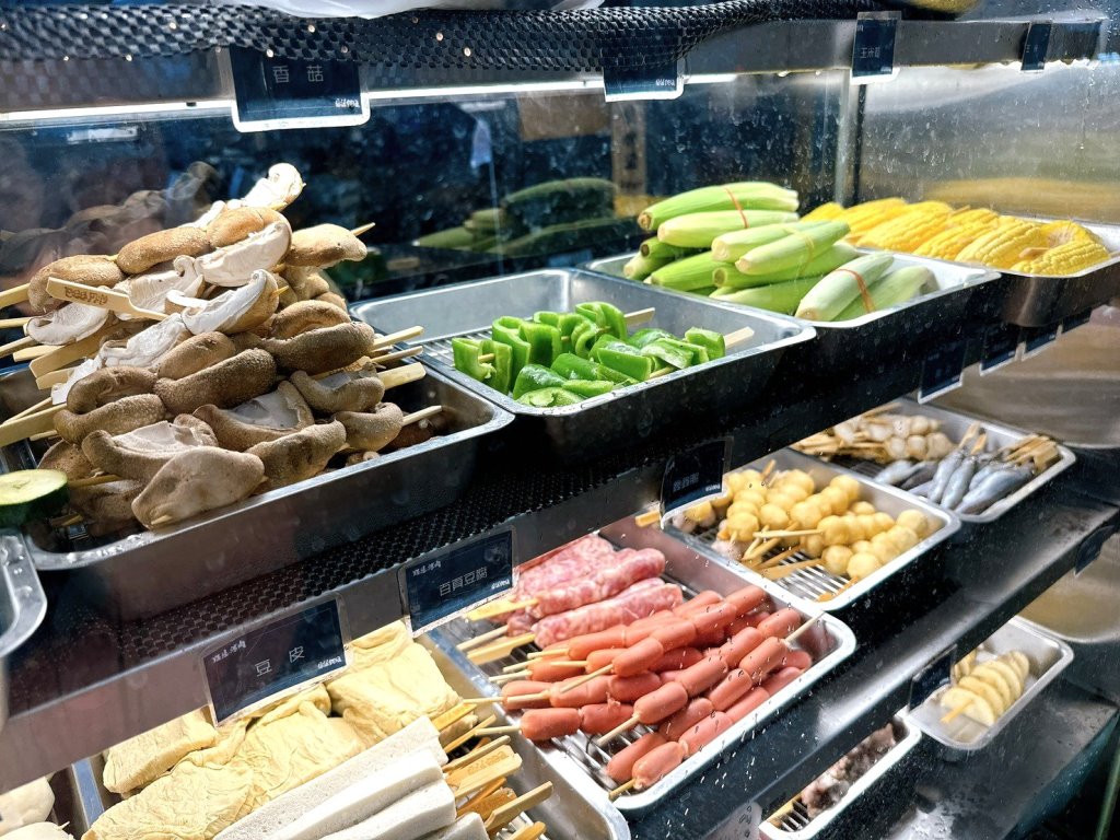 【路邊烤肉台中精誠店】台中串燒推薦,60種炭烤串燒26元起,西區宵夜聚餐必吃 @猴屁的異想世界 【路邊烤肉台中精誠店】台中串燒推薦,60種炭烤串燒26元起,西區宵夜聚餐必吃 @猴屁的異想世界