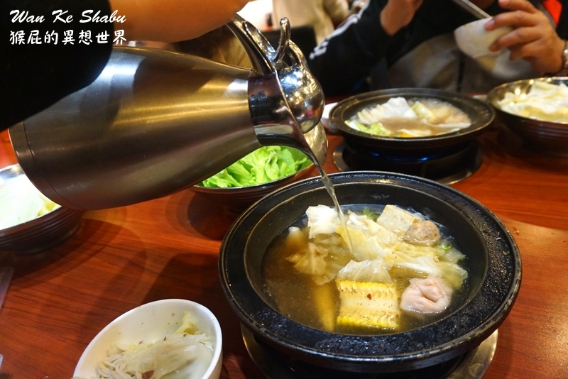 萬客什鍋青海店|台中超紅排隊火鍋店,招牌燒酒雞加炸蛋必點,營業到凌晨5點,台中宵夜推薦 @猴屁的異想世界 萬客什鍋青海店|台中超紅排隊火鍋店,招牌燒酒雞加炸蛋必點,營業到凌晨5點,台中宵夜推薦 @猴屁的異想世界
