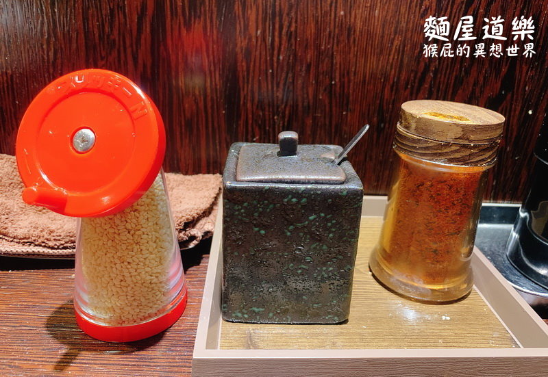 【新北三重】三重新開幕餐廳-麵屋道樂(道樂屋台二店)!士林夜市知名排隊拉麵道樂屋台三重分店!可以免費加麵!捷運徐匯中學站美食!(三重美食推薦、三重餐廳推薦、台北好吃拉麵) @猴屁的異想世界 【新北三重】三重新開幕餐廳-麵屋道樂(道樂屋台二店)!士林夜市知名排隊拉麵道樂屋台三重分店!可以免費加麵!捷運徐匯中學站美食!(三重美食推薦、三重餐廳推薦、台北好吃拉麵) @猴屁的異想世界