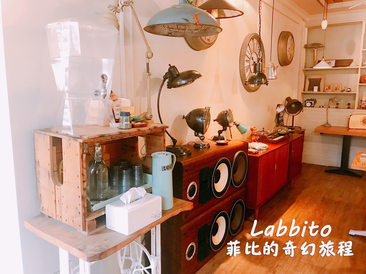 【台中美食】Labbito Cafe日本人開的早午餐！Tokyo Crepe可麗餅、鬆餅！寵物友善餐廳！內有labbito cafe菜單！(台中下午茶推薦、台中早午餐推薦、台中西區早午餐) @猴屁的異想世界