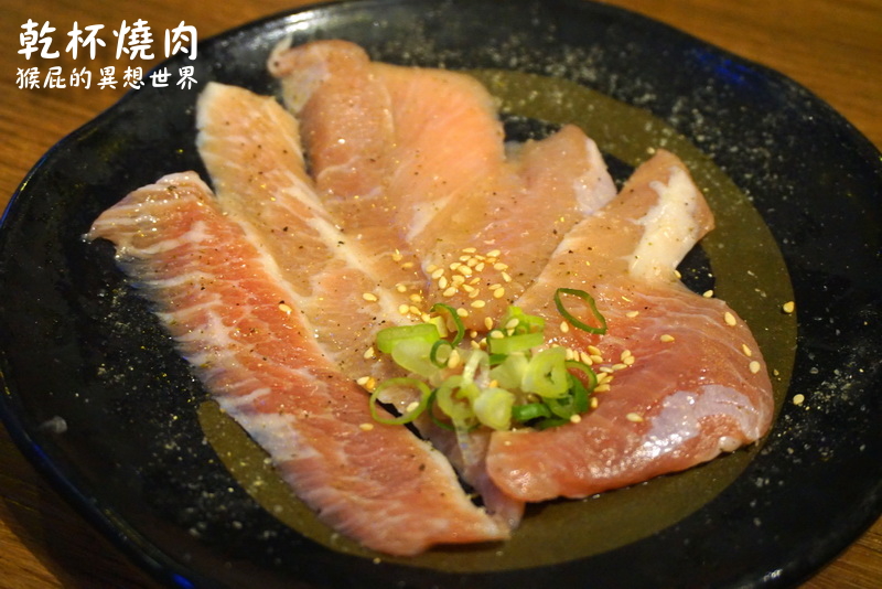 乾杯燒肉 ATT4FUN 店｜台北信義燒肉餐廳，超酷燒肉蛋糕只送不賣，台北慶生聚餐推薦 @猴屁的異想世界