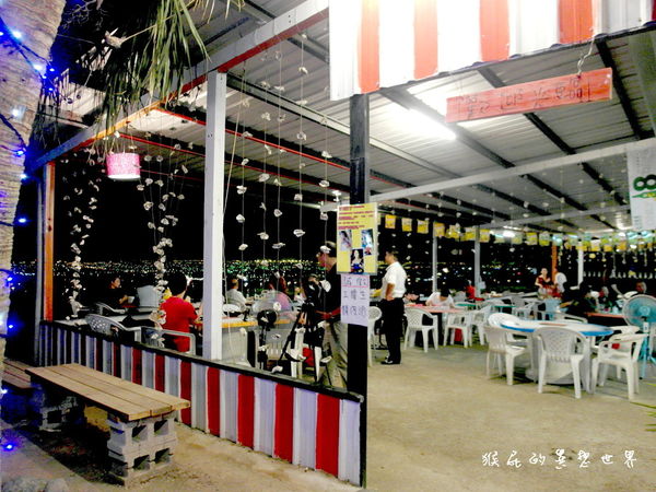 那兩蚵烤鮮蚵｜台中東海景觀餐廳，平價燒烤超肥鮮蚵，看夜景的好地方 @猴屁的異想世界
